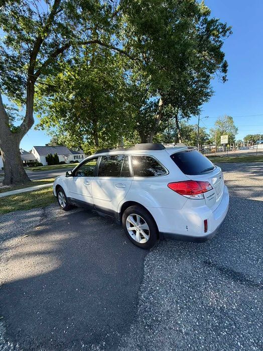 Subaru Outback Limited      2013