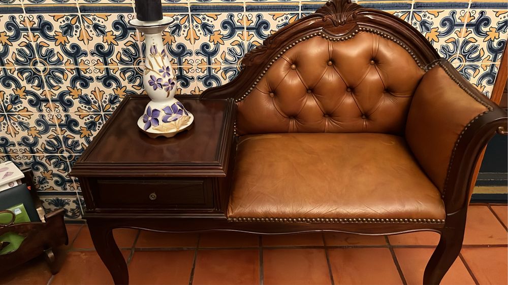 Movel madeira e pele