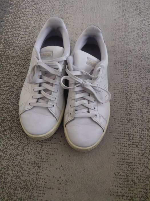 Sapatilhas brancas adidas