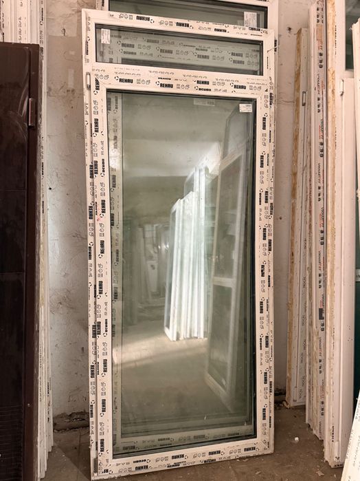 Двери  металлопластиковые- балконные 82*212 REHAU