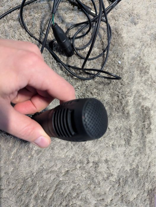 Mikrofon stan uszkodozny.