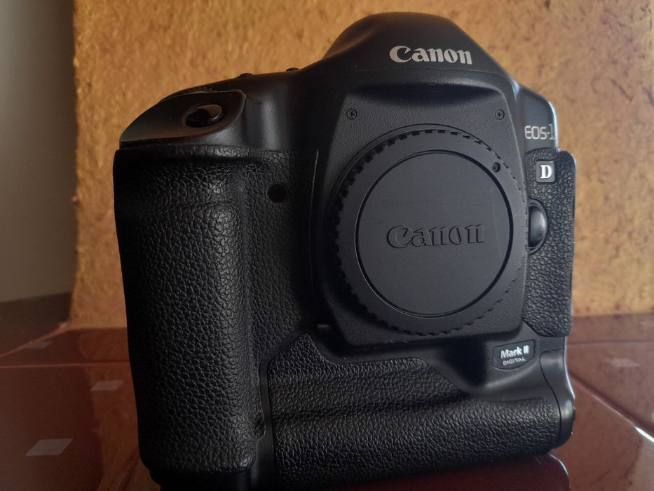 canon 1d mark ii - купити цифрові фотокамери - Ціна на OLX.ua