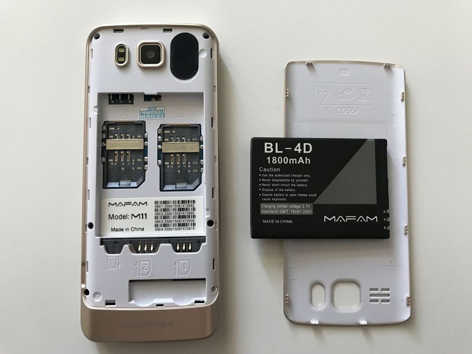 Мобільний телефон на 4 сімкарти