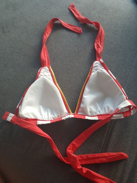 Piękne bikini biało czerwone
