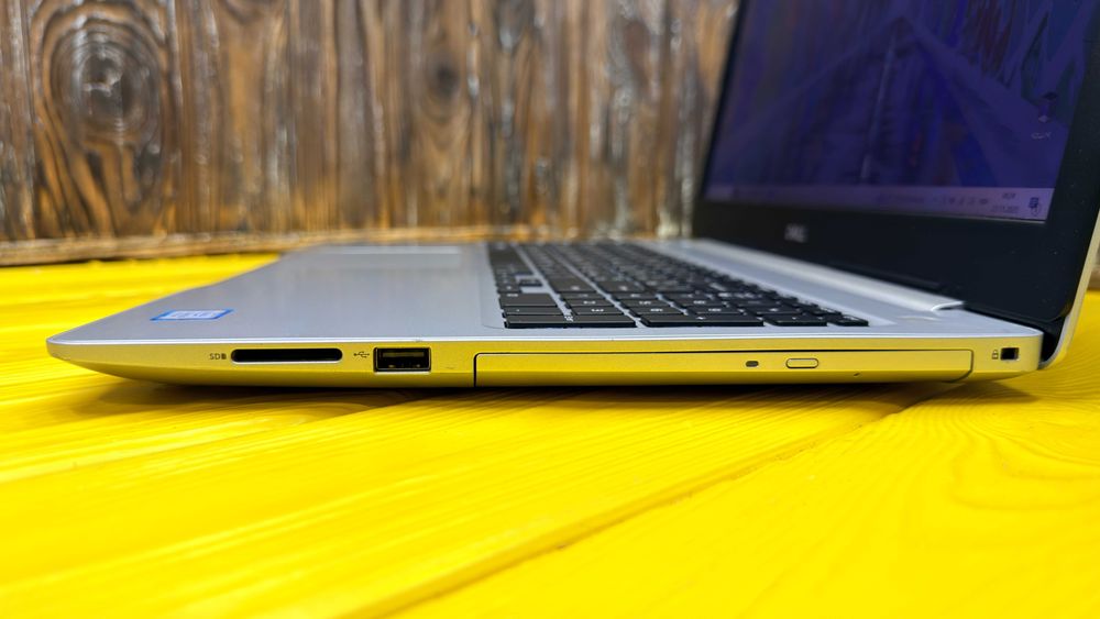 Надійний Офісний Ноутбук Dell Inspiron 5570 /Core i5-8250U/UHD 620