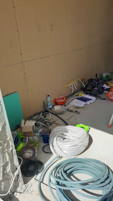 Instalações, Reparações e Manutenção elétrica.