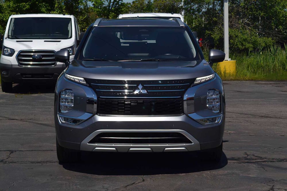 Mitsubishi Outlander PHEV SEL      2023