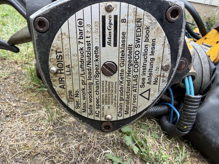 Atlas Copco LLA 2500 – pneumatyczna wciągarka  łańcuchowa 2,5 t z wózkiem jezdnym