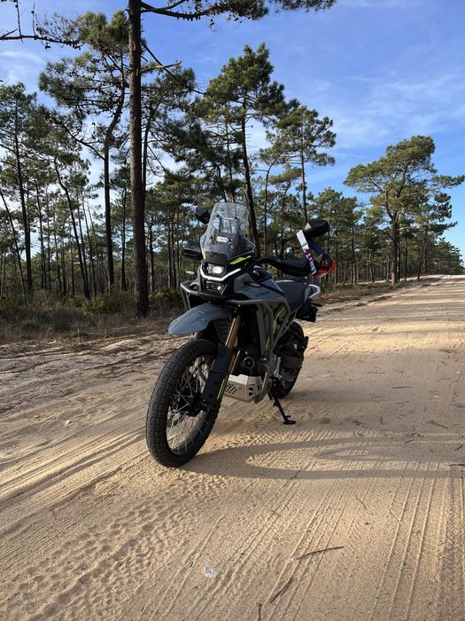 Cfmoto 450 MT com extras