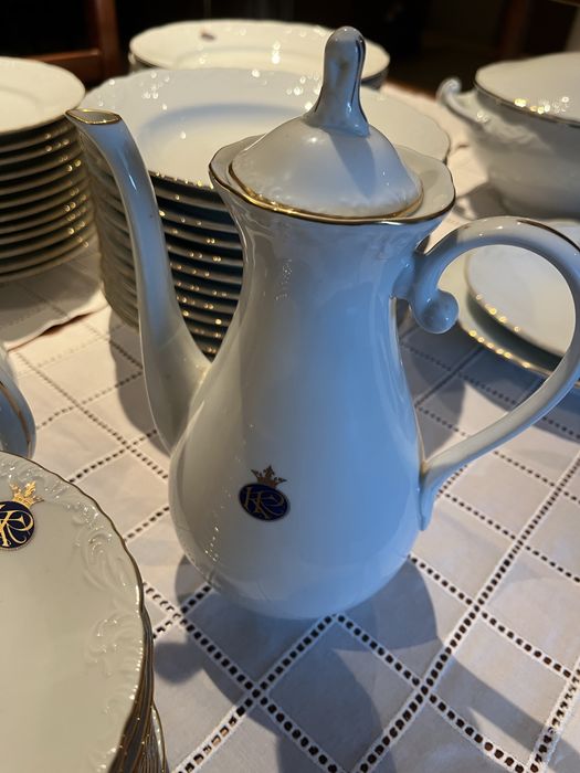 Serviço completo ( 93 peças) de porcelana inglesa George V