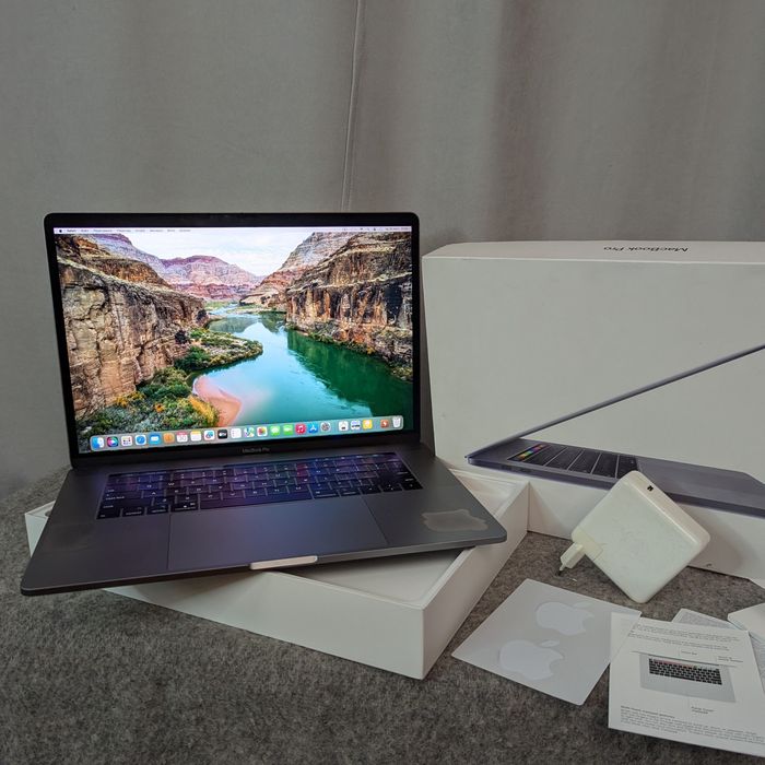 MacBook Pro 15" (2019) — i7 / 16GB / 250GB SSD / Radeon Pro 555X