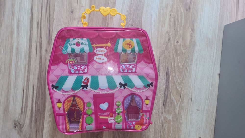 Domek rozsuwany dla lalek