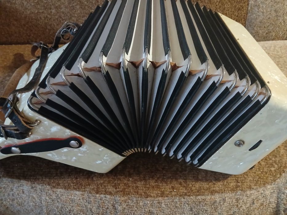 Akordeon Weltmeister Stella 60 bas