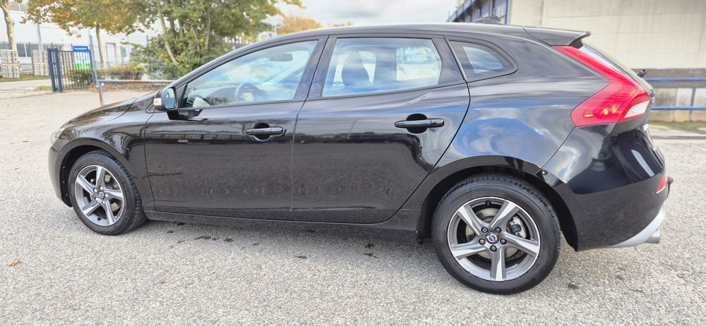Volvo v 40 D2  2017 rok