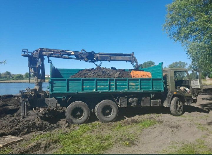 Чорнозем (субпропіл), пісок, щебінь різних фракцій,
