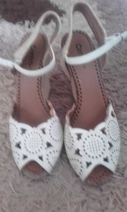Sandalki damskie na koturnie
