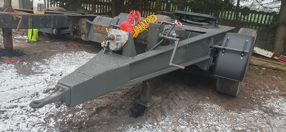 Wózek do naczep sprzęgający naczepę z ciągnikiem rolniczym