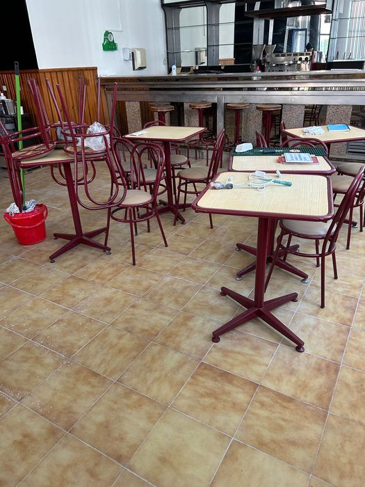 Equipamento de café e mercearia . Zona Guarda