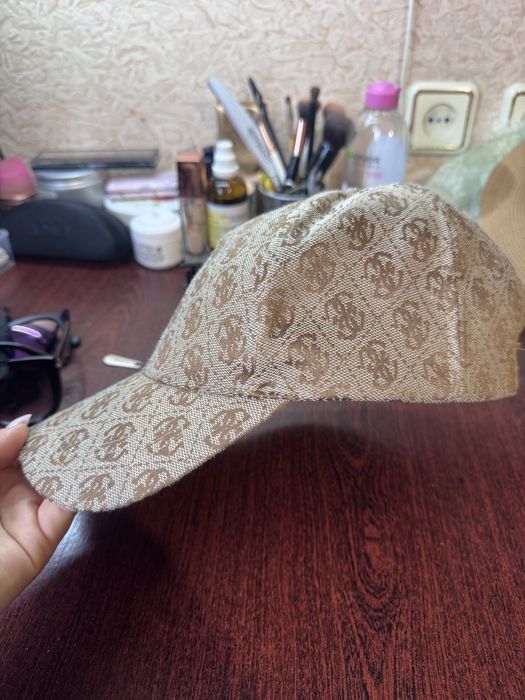 кепка guess оригінальна стан ідеальний