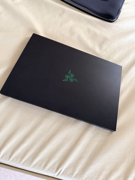 Laptop Razer Blade 16 rtx 5070ti