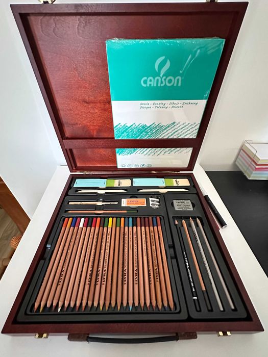 Conjunto de Desenho Lyra com  Estojo de Madeira contendo 38 peças: