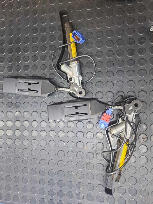 Zapinka pasa przód PRAWA Citroen C3 I (02-09)