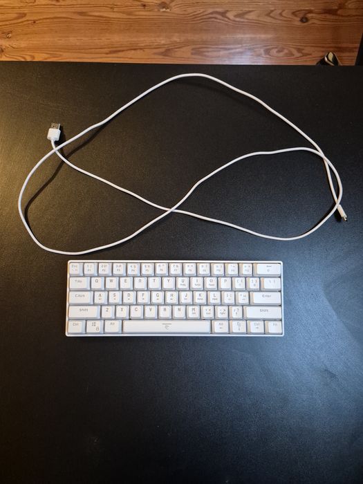 Biała klawiatura przewodowa RGB