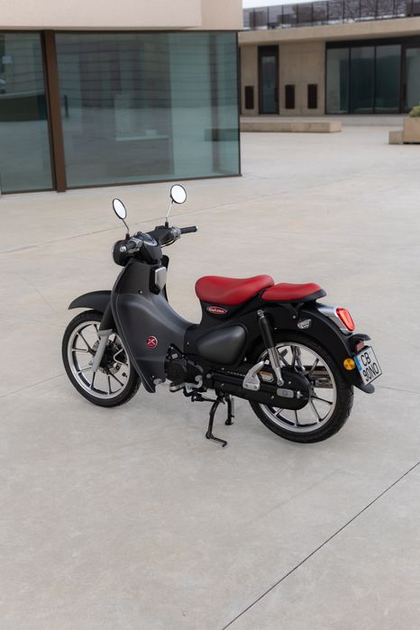 O modelo Super cub da Honda reedição da  marca Kamax