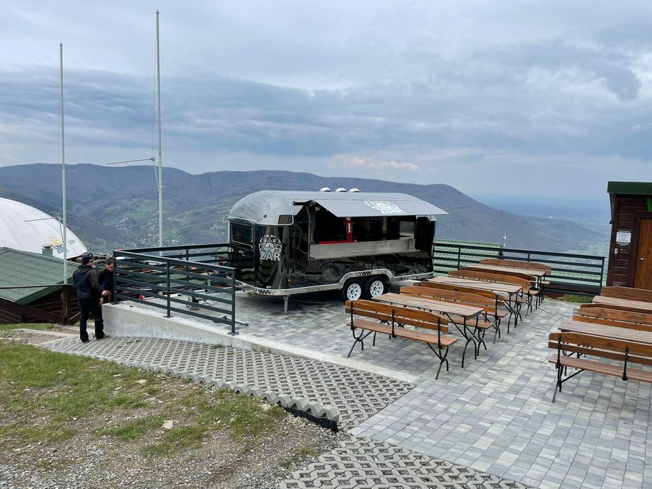 Nowa przyczepa gastronomiczna Shine Summer S black 5,5m food truck