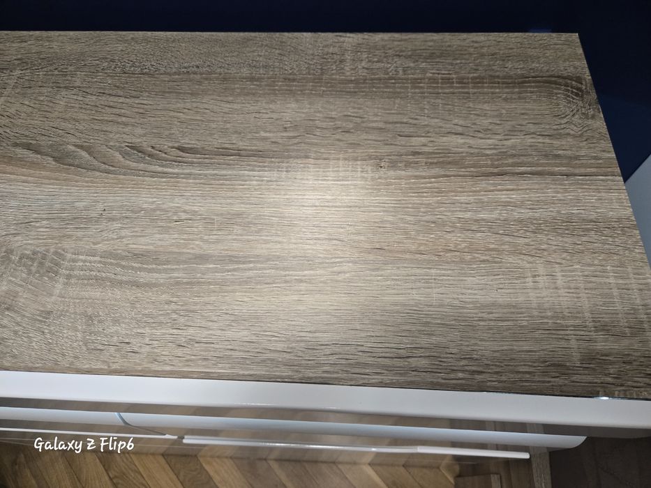 Biała komoda połysk ze światłem led