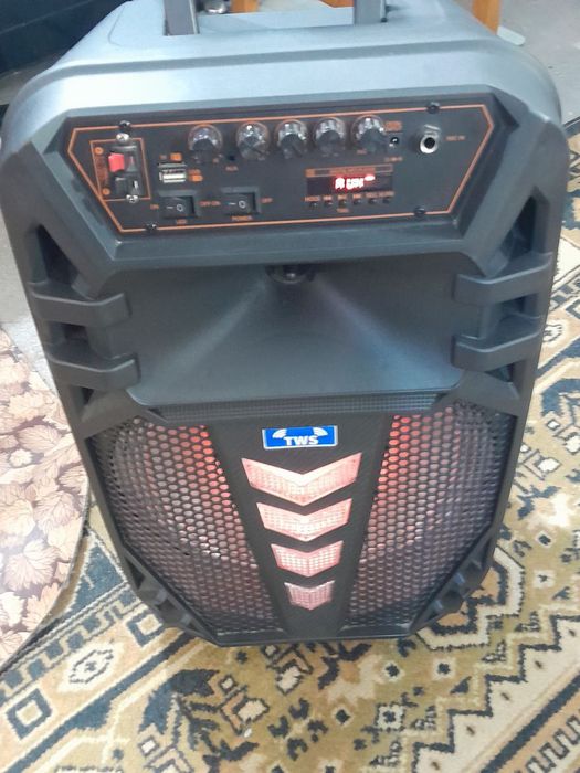 Продам блютуз колонку з мікрофоном