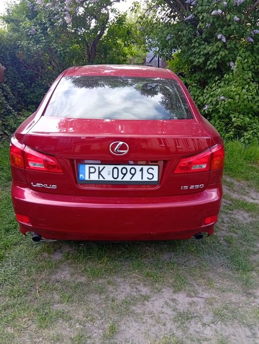 Lexus is 250/2007