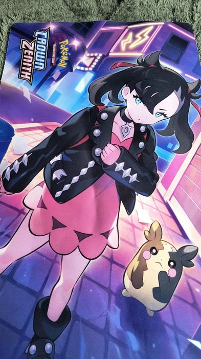 Oryginalna playmata, mata do gry pokemon tcg marnie i marpeko