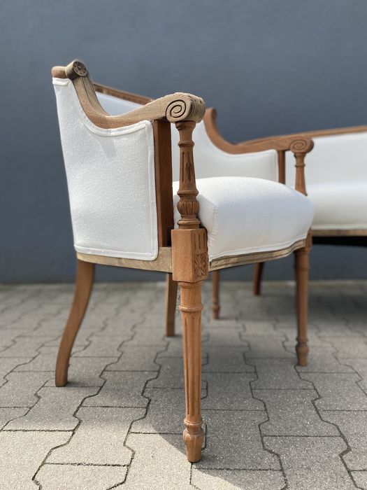 Zestaw wypocznkowy sofa i fotel po renowacji w stylu Loudwik XVI