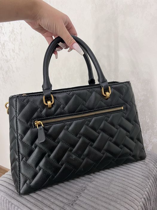 Сумка GUESS чорна стьобана