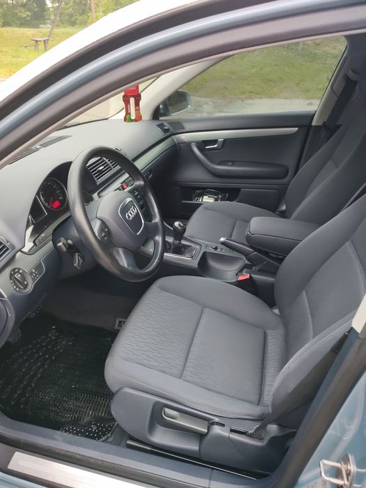 Audi A4b7 2.0 бензин