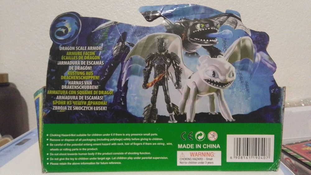 Dragão Light Fury com Figura Guerreiro – Novo em Caixa
