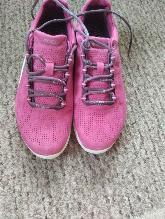 Кросівки фірмові