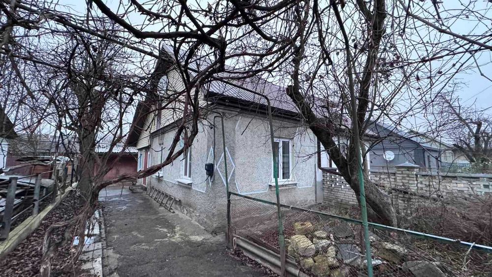 Продається хороша 1/2 частина будинку в районі Мар’янівки.