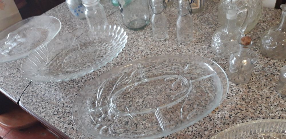 Conjunto de Peças em Vidro Utilitárias