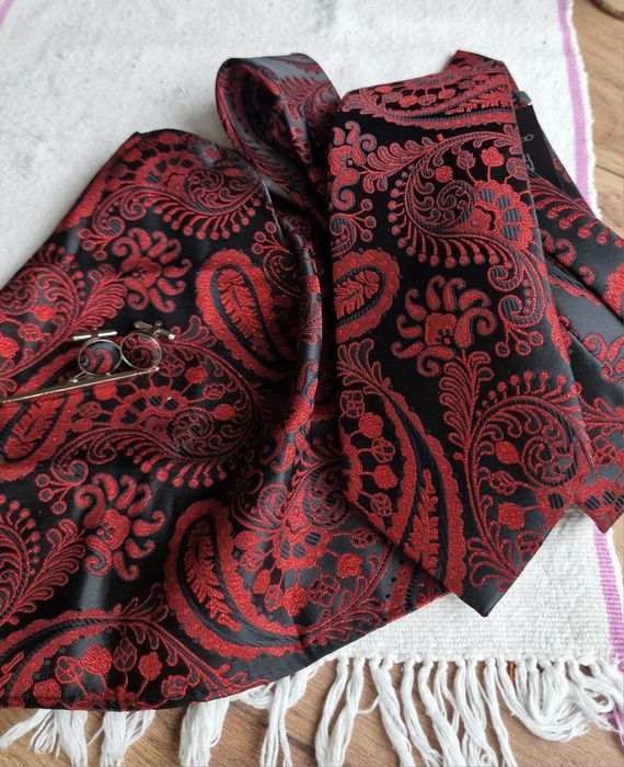 Nowy elegancki zestaw męski krawat spinki poszetka