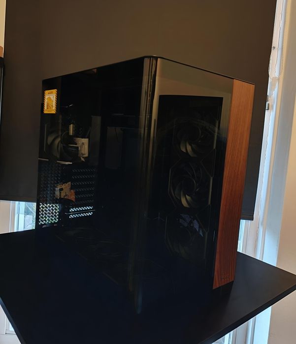 Caixa Antec C8 Curve Wood + Kit Ventoinhas Lian Li TL Wireless