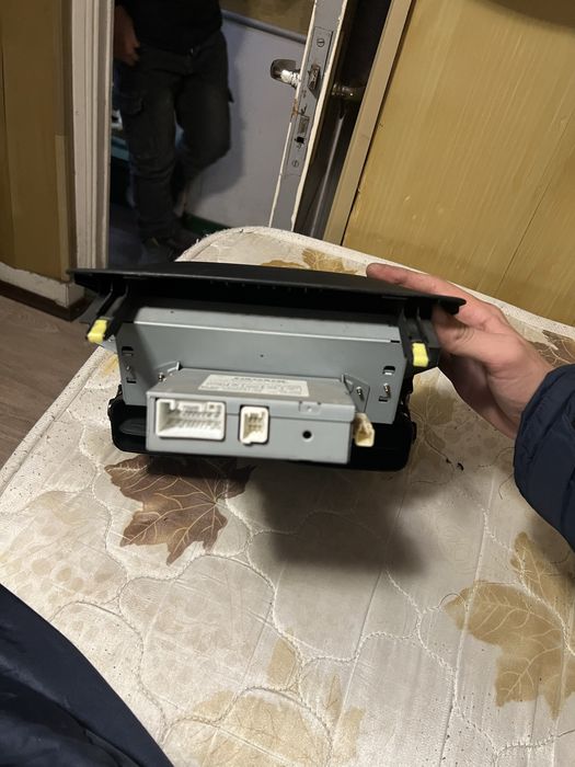 Дисплей магнитолы Toyota avensis T25(2003-2009)