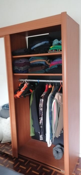 Roupeiro com portas de correr e espelho - 217x200x62cm