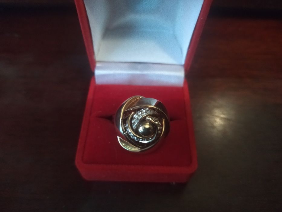 Женское кольцо.,медицинское золото