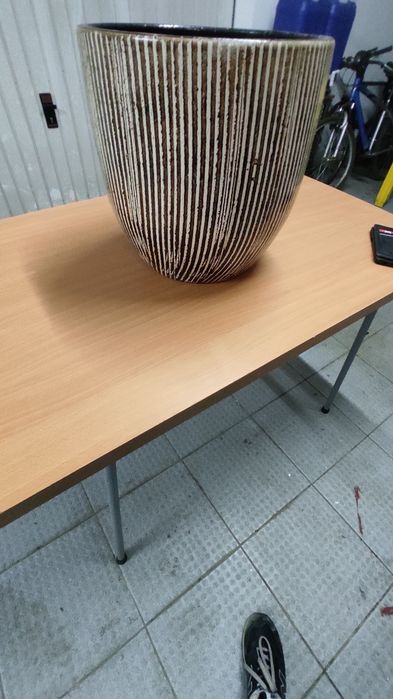 Vasos de barro um redondo outro quadrado