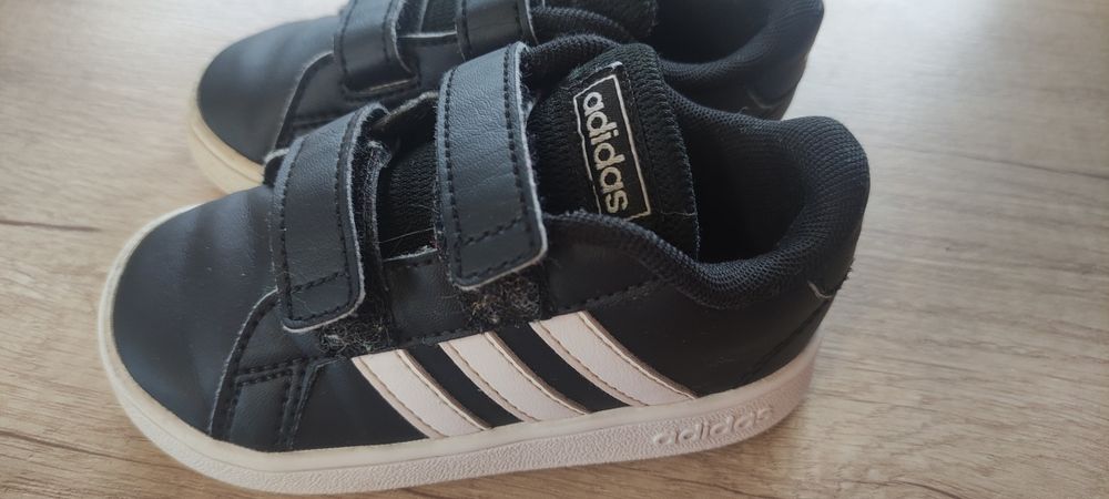 Buciki Adidas rozmiar 22
