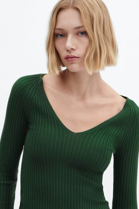 Sweter zielony dekolt w serek Mango M