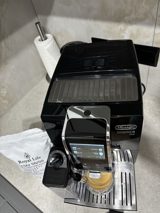 Кавомашина Delonghi dinamica plus