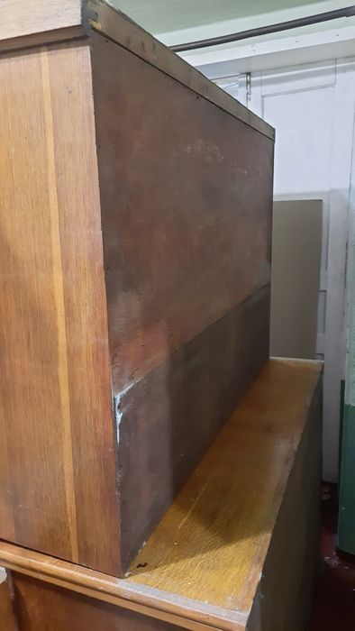 Старинный бюфет из натурального дерева